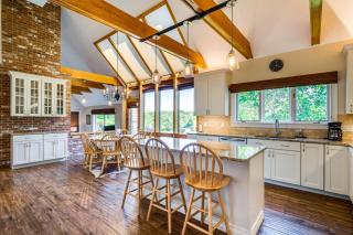 Lake and Beach Access Family Townhome in Laconia - Laconia - 1