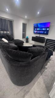 Multi-Level with a View - Watford - 7