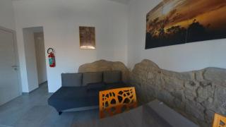 Charming SantAntioco Yellow Apartment with 2-Way Air Con Uncovered Parking - SantʼAntìoco - 2