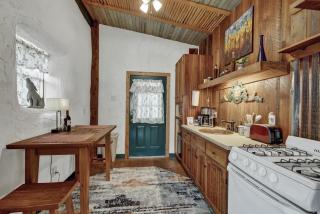 The Willows Retreat - Sleeps 17, Hot-Tubs, Close to Main Street! - Fredericksburg - 9
