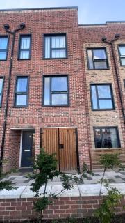 Multi-Level with a View - Watford - 9