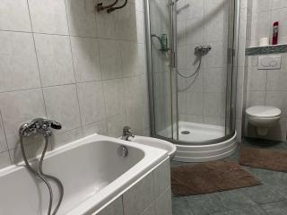 Triple Room with Shared Facilities in a Cozy 4 Room Hostel - Brno - 8