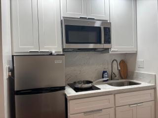 Condotel Quiet with High Ceiling Free Parking and WiFi - Honolulu - 5