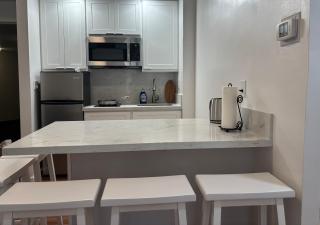 Condotel Quiet with High Ceiling Free Parking and WiFi - Honolulu - 6