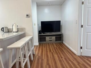 Condotel Quiet with High Ceiling Free Parking and WiFi - Honolulu - 4