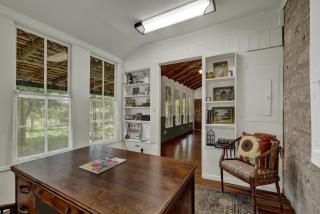 Rocking Ox Gasthaus and Barn Cabin - Fredericksburg - 3