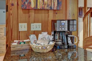 The Willows Retreat - Sleeps 17, Hot-Tubs, Close to Main Street! - Fredericksburg - 2