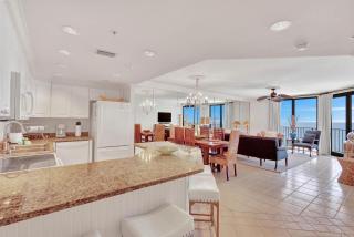 Beachfront Condo w/ View & Pool, Sleeps 8 - 2