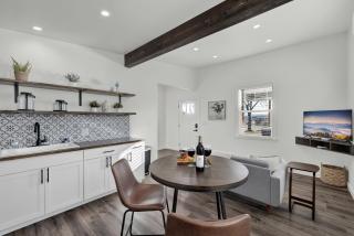 Evergreen Escape w/Hot-tub 5 Min to Downtown! - Fredericksburg - 4