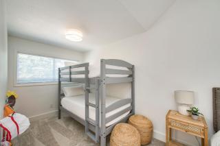 Come stay at the Elm Grove Elegance Irene! - 8