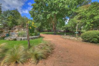 The Willows Casa Grande + Sundown Suite Sleeps 13 - Close to Main St - Fredericksburg - 4