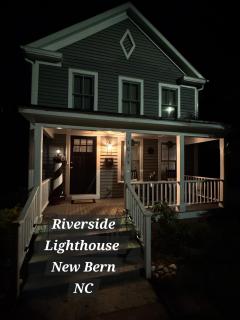 Downtown Riverside Lighthouse - New Bern - 9