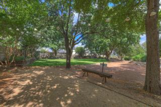 The Willows Casa Grande + Sundown Suite Sleeps 13 - Close to Main St - Fredericksburg - 3