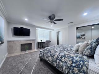 Sensational 6 Bedroom 4 Bathroom Pool Home (3 Master Bedrooms W/bathrooms) - Anaheim - 4
