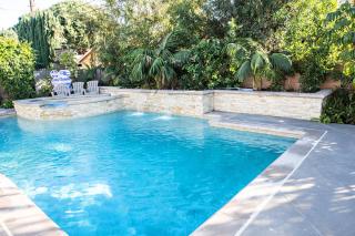 Sensational 6 Bedroom 4 Bathroom Pool Home (3 Master Bedrooms W/bathrooms) - Anaheim - 1