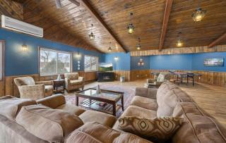 The Big Lake Escape! Sleeps 20! - Siren - 9