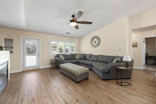 Relaxing 4BR 2BA Sleeps 8 Family Friendly - Bakersfield - 8