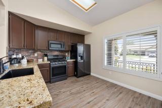 Relaxing 4BR 2BA Sleeps 8 Family Friendly - Bakersfield - 3