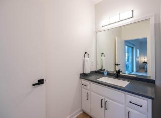Modern Downtown Studio - Bike or Walk to Trails & Dining - Bentonville - 2