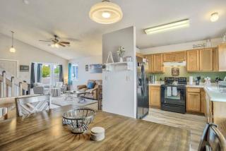 Witches Hollow Pet-Friendly Retreat Near Airport - 7