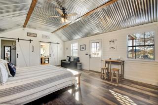 Holy Cow Cottage with Amazing Hill Country Views - Tivydale - 8