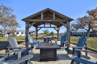 Holy Cow Cottage with Amazing Hill Country Views - Tivydale - 6