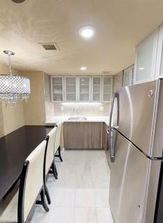 Upscale Villa-Close to Strip-Jetted Tub-1300 sq ft - Las Vegas - 4