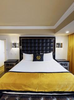 Upscale Villa-Close to Strip-Jetted Tub-1300 sq ft - Las Vegas - 2