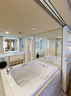 Upscale Villa-Close to Strip-Jetted Tub-1300 sq ft - Las Vegas - 7