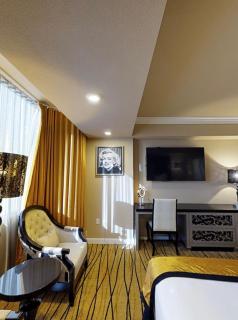Upscale Villa-Close to Strip-Jetted Tub-1300 sq ft - Las Vegas - 3