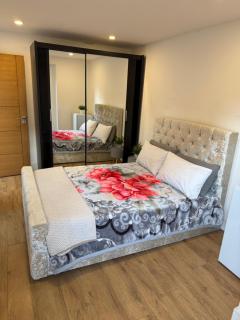 Lara Ensuite Room - Moffat - 0