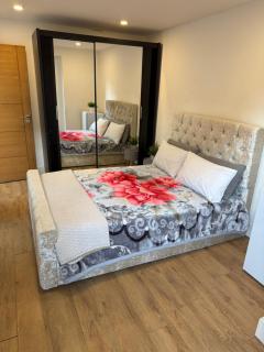 Lara Ensuite Room - Moffat - 7