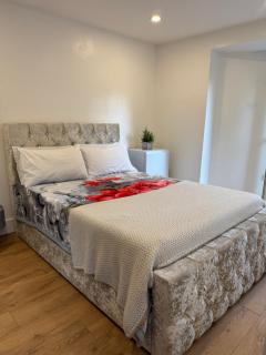 Lara Ensuite Room - Moffat - 3