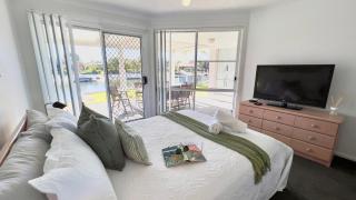 Anchorage Waterfront unit in Yamba - Yamba - 2