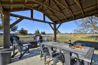Holy Cow Cottage with Amazing Hill Country Views - Tivydale - 4