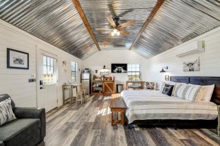 Holy Cow Cottage with Amazing Hill Country Views - Tivydale - 1