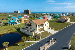 Huge Vacation Home! Community Boardwalk to the Beach! - Port Aransas - 8