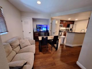 Vacation 2 Bedroom First floor luxury condo La Jolla, Spa, Pool, Gym - 3