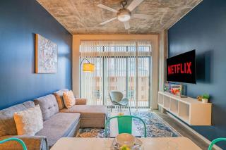 Detailed 2BD - Central DT- Gym, Pool, Parking Sleep8 - Phoenix - 0