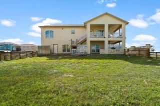 Huge Vacation Home! Community Boardwalk to the Beach! - Port Aransas - 5