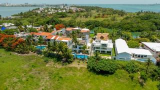 4BR Paradise-Private Pool w/ Gorgeous Lake Views! - Cancún - 2