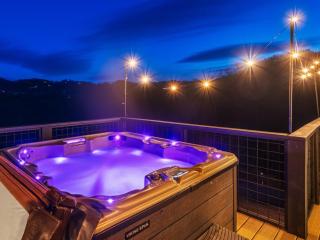 Skytop Summit-Hot Tub-Firepit-Big Views - 0