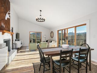 Skytop Summit-Hot Tub-Firepit-Big Views - 3