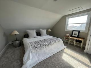 Waterfront Designer Retreat! Stunning Sunsets! Less than 5 minutes to the beach! - Shirley - 6