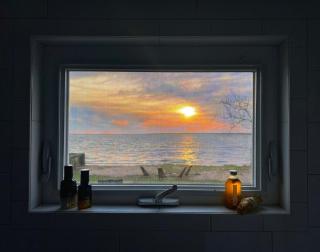 Waterfront Designer Retreat! Stunning Sunsets! Less than 5 minutes to the beach! - Shirley - 8