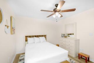 Cozy 2 Bed/15 Bath Duplex Just Blocks from Downtown Biloxi! - Biloxi - 6
