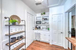 Charming Cottage Near Main with Patio&FirePit!! - Fredericksburg - 9