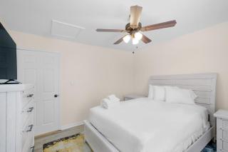 Cozy 2 Bed/15 Bath Duplex Just Blocks from Downtown Biloxi! - Biloxi - 2