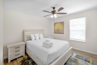 Cozy 2 Bed/15 Bath Duplex Just Blocks from Downtown Biloxi! - Biloxi - 1