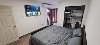 Casa cómoda y completa con 2 camas king size y 1 cama twin - San Antonio - 1
